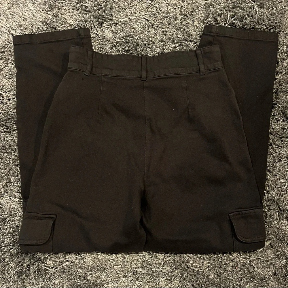 🍒ARITZIA WILFRED FREE HIGH WAISTED BLACK CARGO PANTS SIZE 8🍒 - Picture 3 of 7